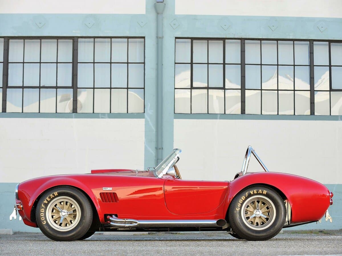 AC Cobra Mk III — Yandan