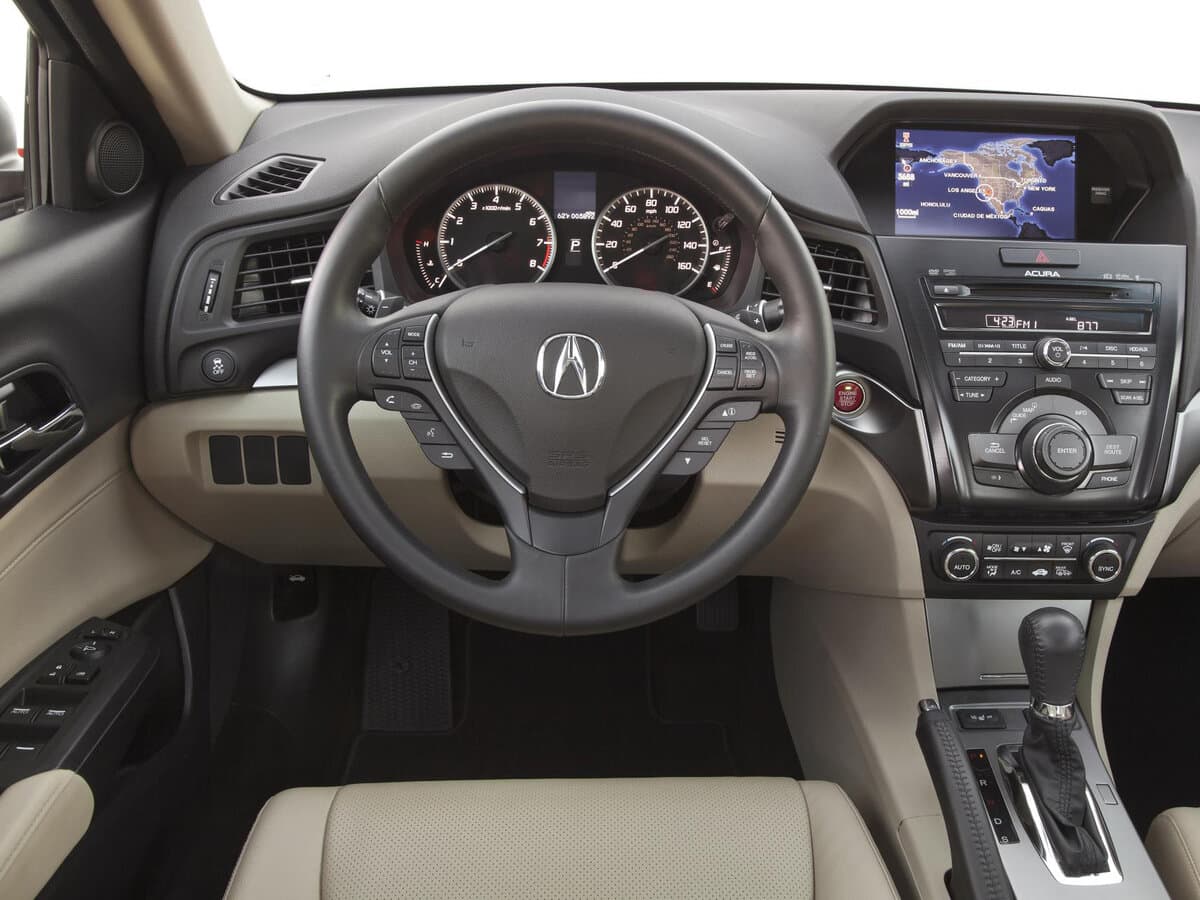Acura ILX I — Sükan