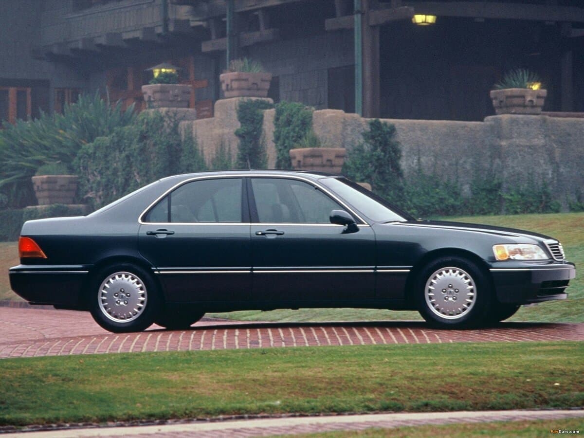 Acura RL I — Yandan