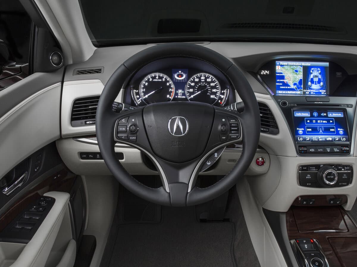 Acura RLX I — Sükan