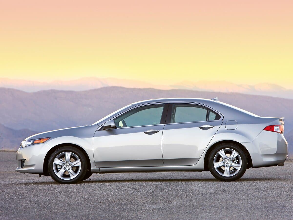 Acura TSX II — Yandan