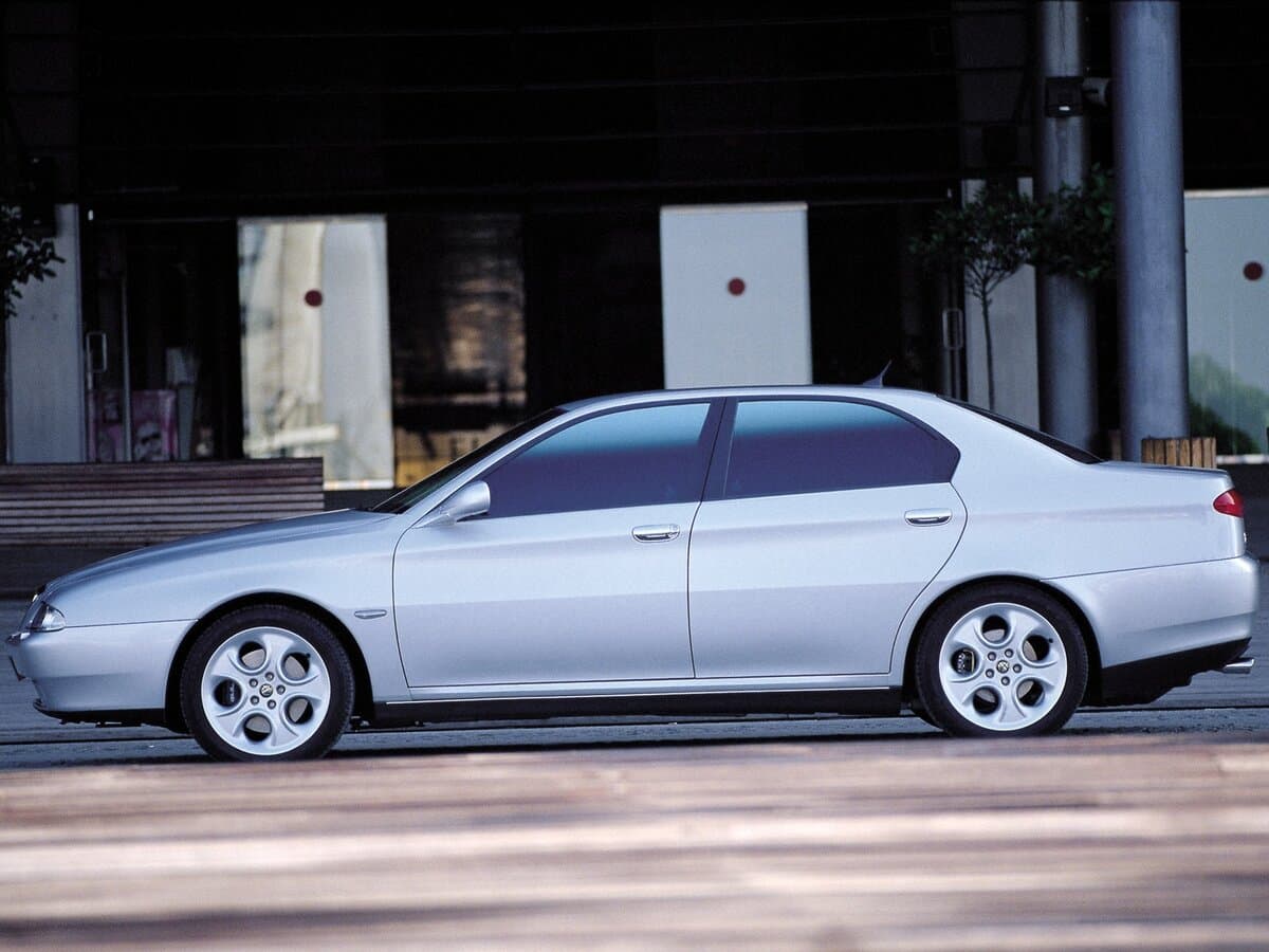 Alfa Romeo 166 I — Yandan