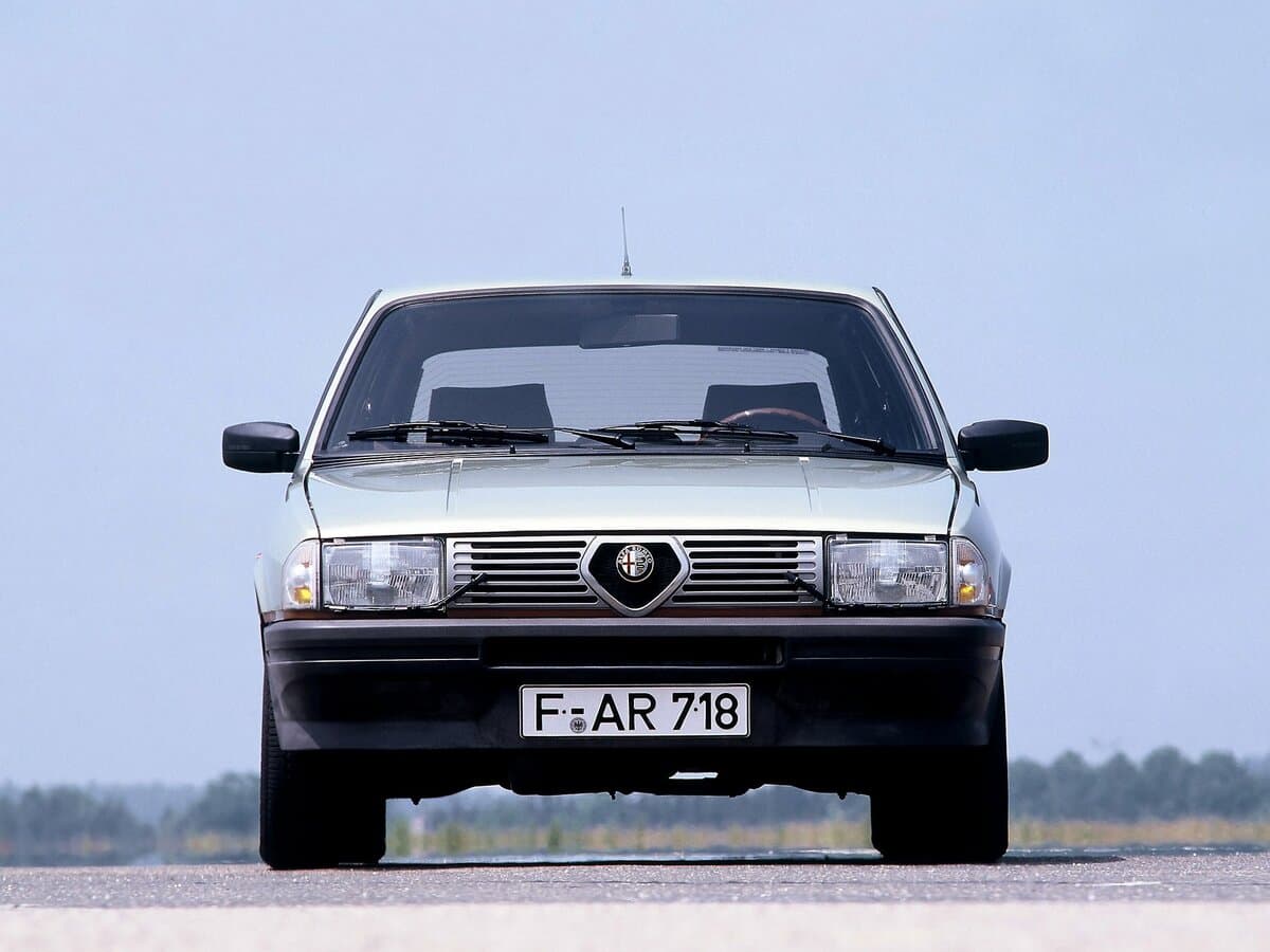 Alfa Romeo 33 I — Öndən
