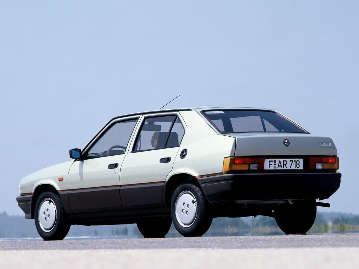 Alfa Romeo 33 I — 3/4 arxadan