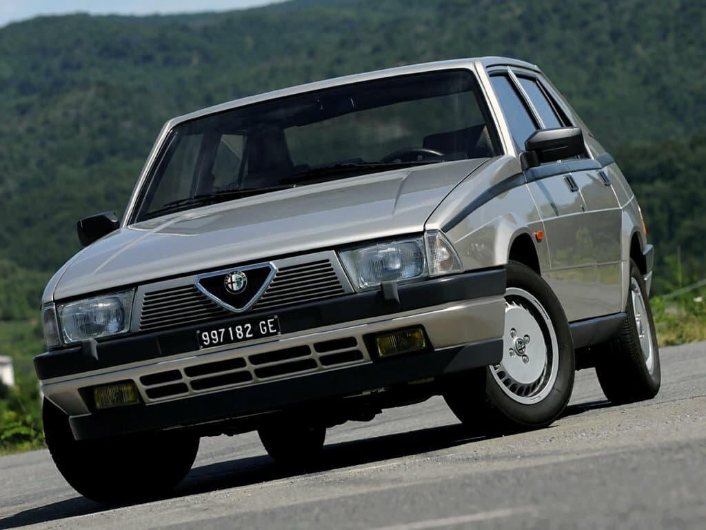 Alfa Romeo 75 I — Öndən