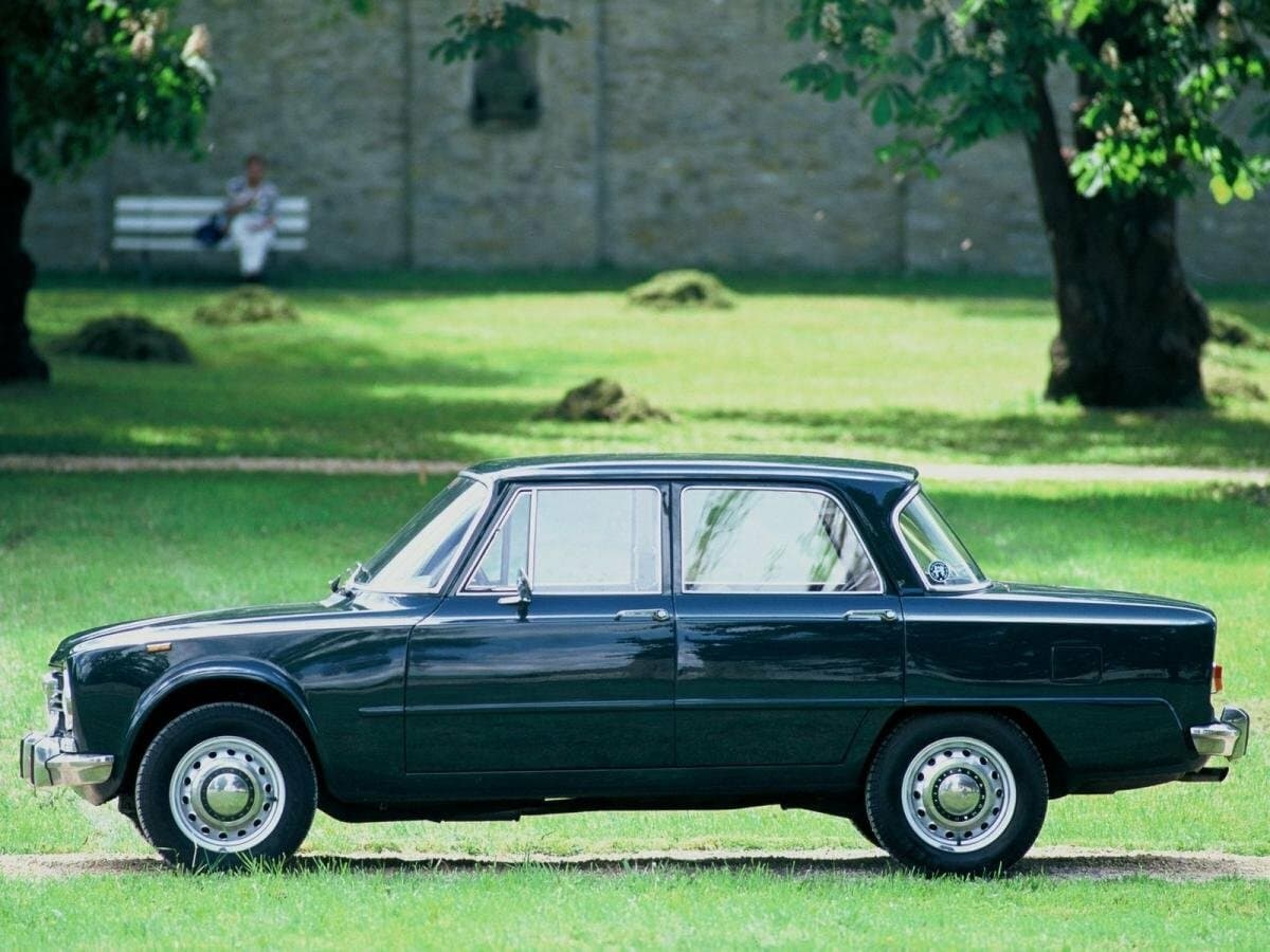 Alfa Romeo Giulia I (105) — Yandan
