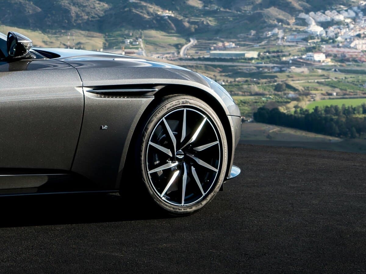 Aston Martin DB11 I — Təkər