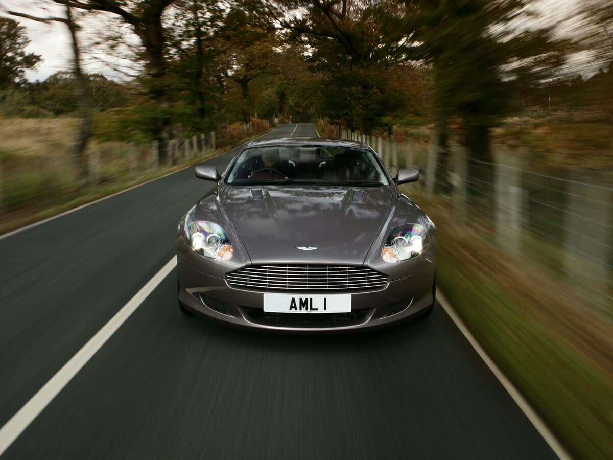Aston Martin DB9 I — Öndən