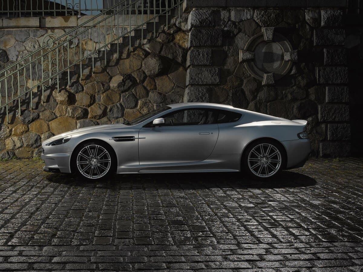 Aston Martin DBS II — Yandan