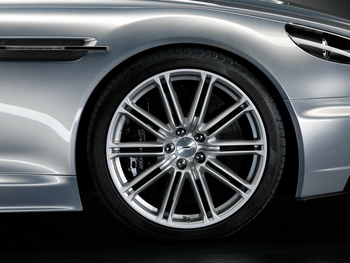 Aston Martin DBS II — Təkər