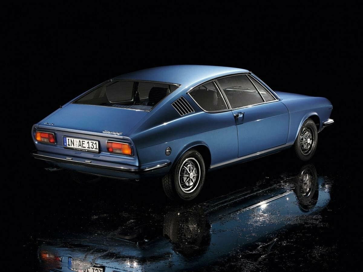 Audi 100 I (C1) — 3/4 arxadan