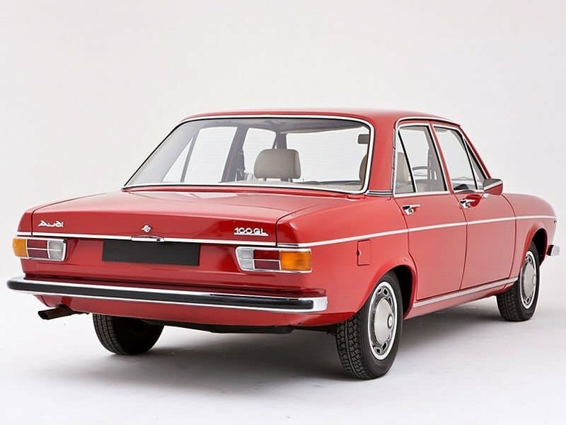 Audi 100 I (C1) — 3/4 arxadan
