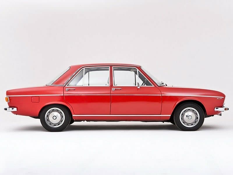 Audi 100 I (C1) — Yandan
