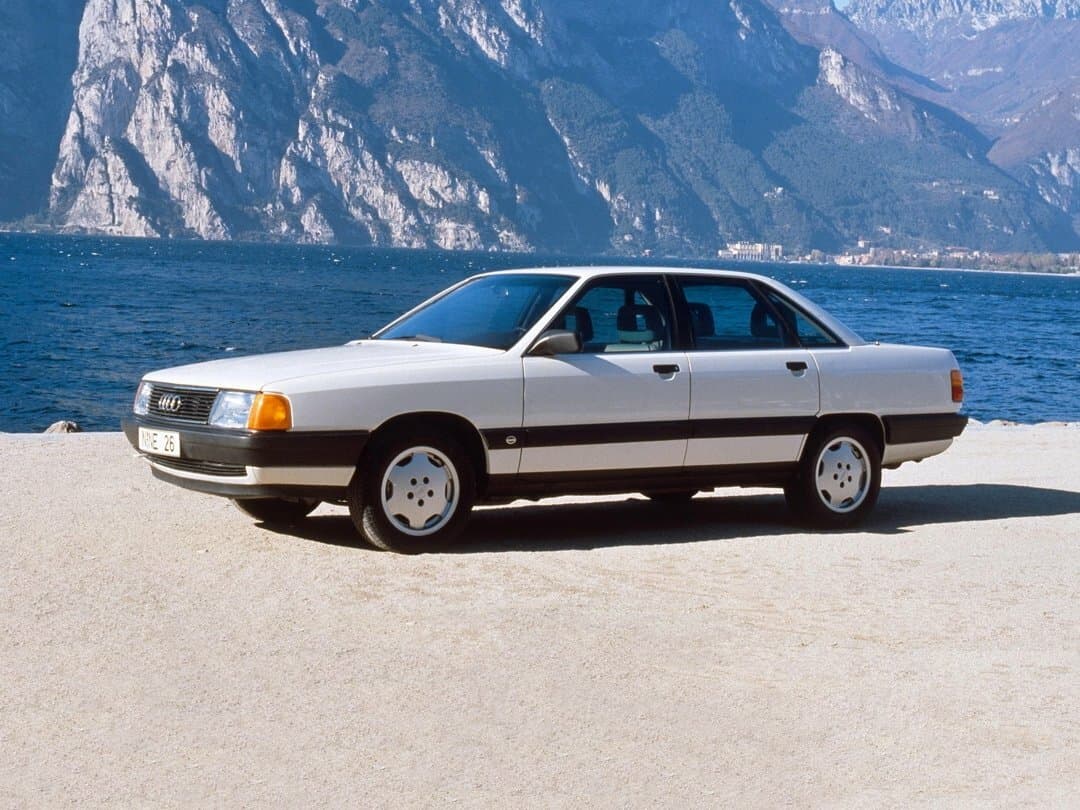 Audi 100 III (C3) Restayling — Yandan