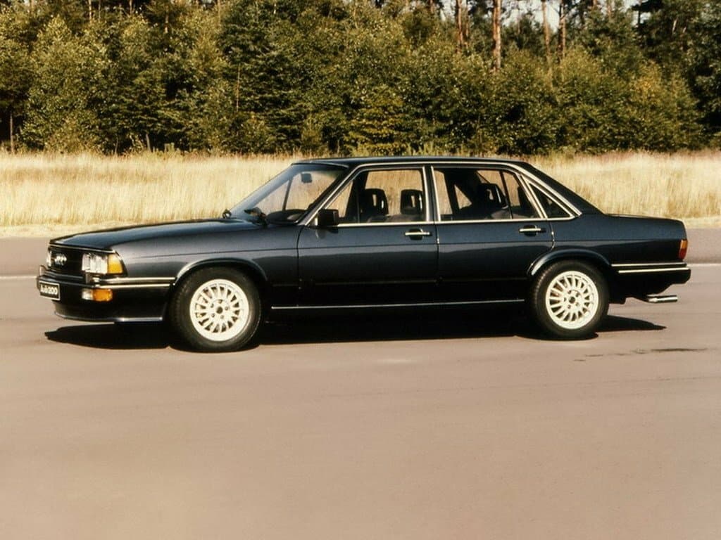 Audi 200 I (C2) — Yandan