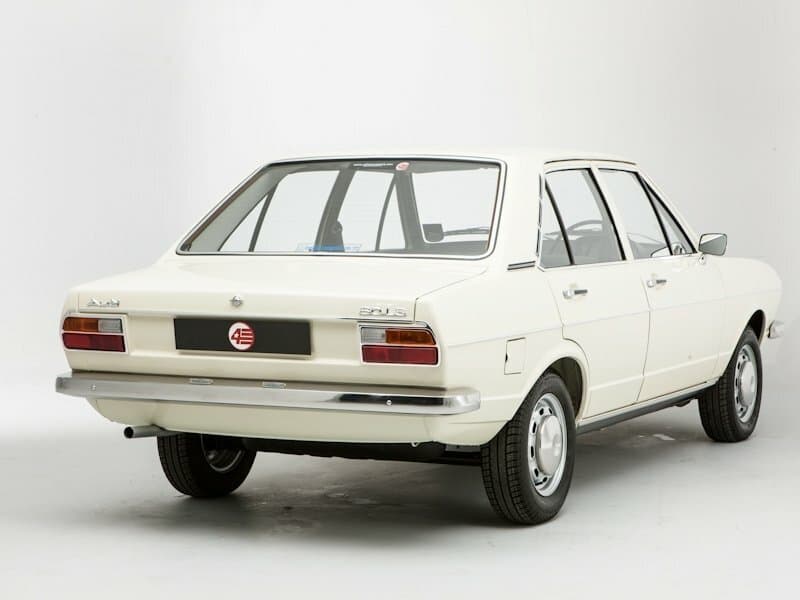 Audi 80 II (B1) — 3/4 arxadan
