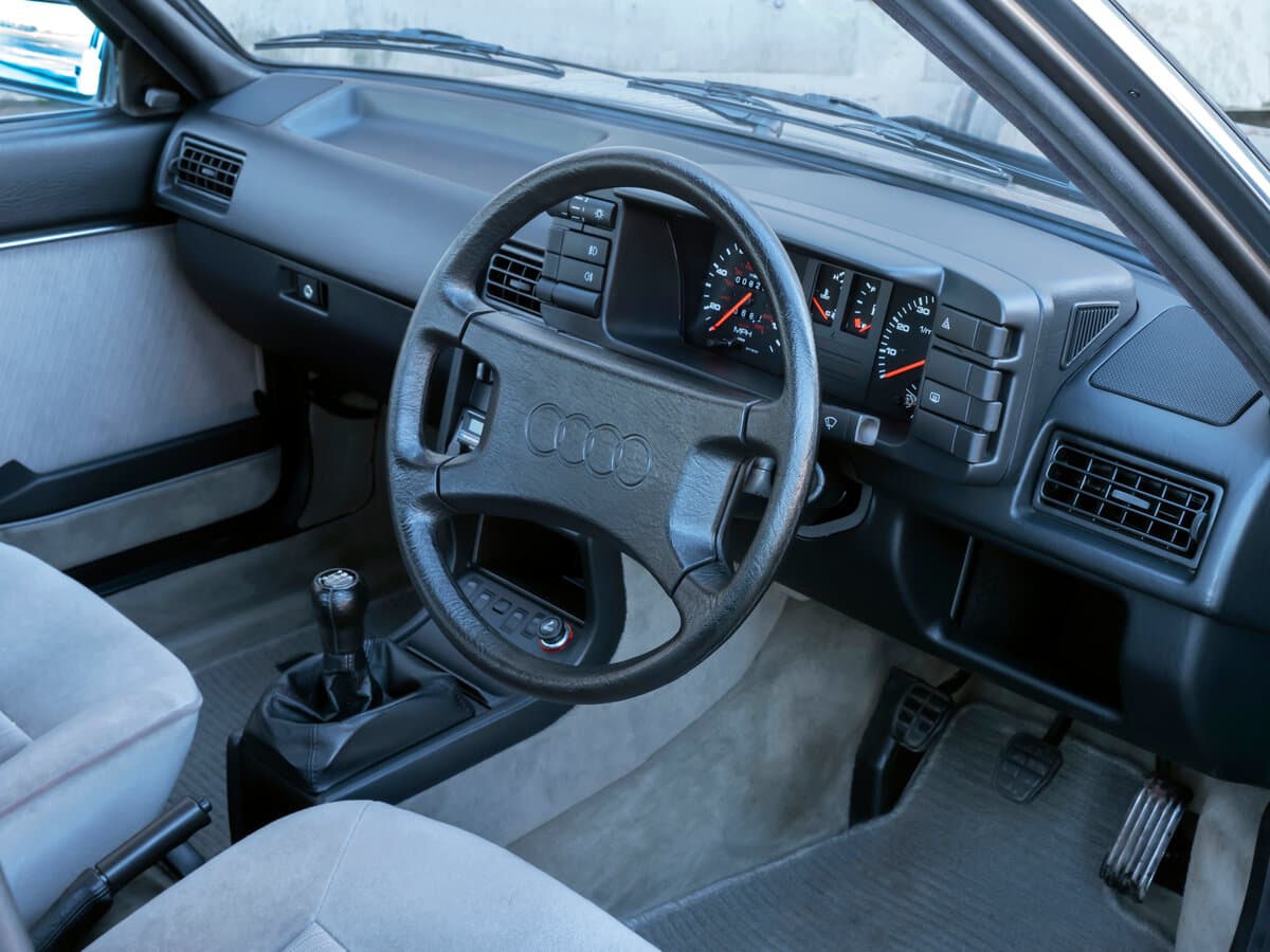 Audi 90 I (B2) — Sükan