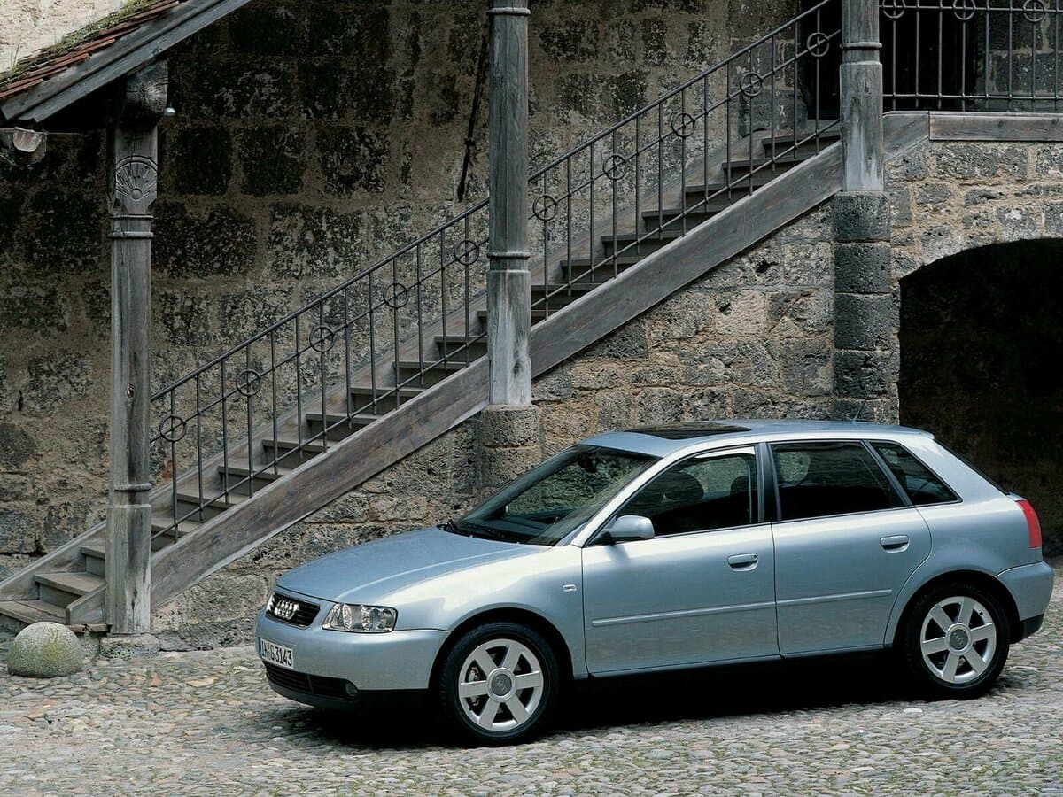 Audi A3 I (8L) — Yandan