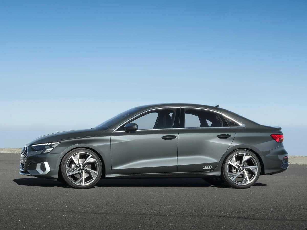Audi A3 IV (8Y) — Yandan