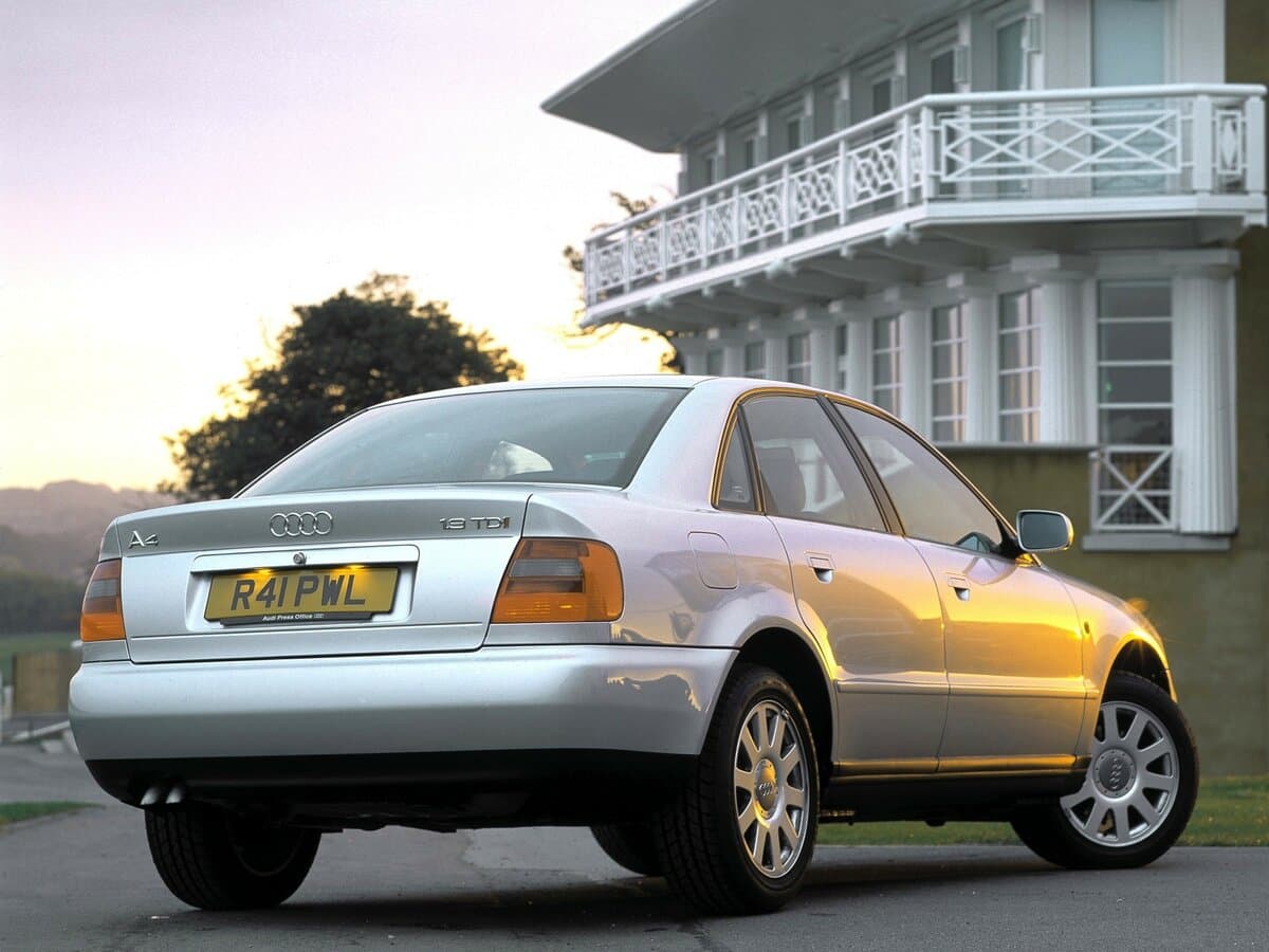 Audi A4 I (B5) — 3/4 arxadan