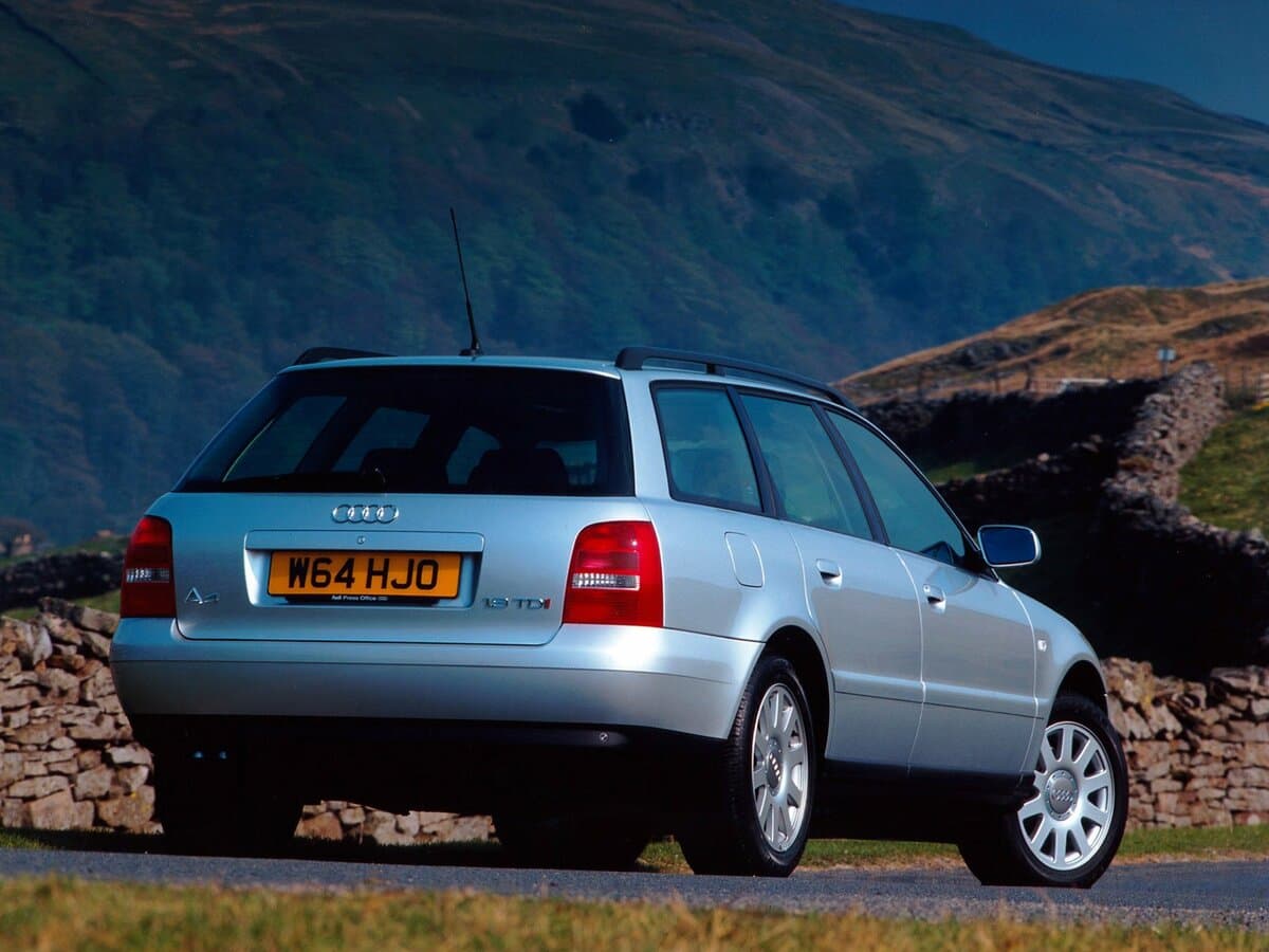 Audi A4 I (B5) — 3/4 arxadan