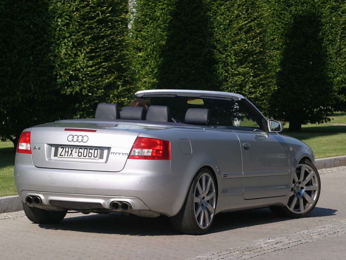 Audi A4 II (B6) — 3/4 arxadan
