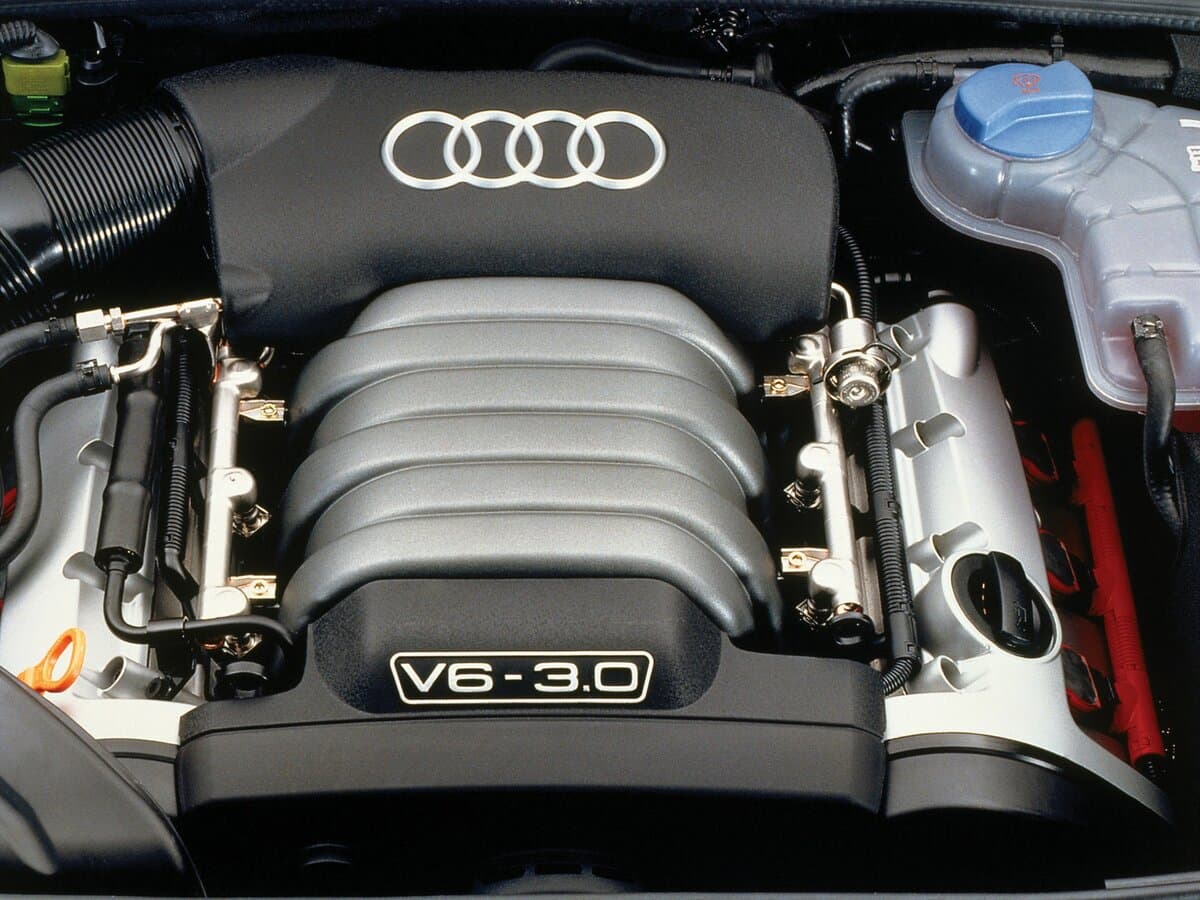 Audi A4 II (B6) — Salon, arxadan