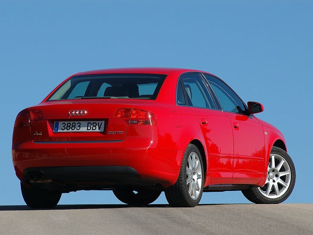 Audi A4 III (B7) — 3/4 arxadan