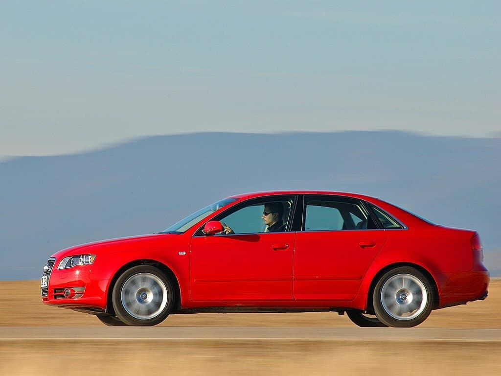 Audi A4 III (B7) — Yandan
