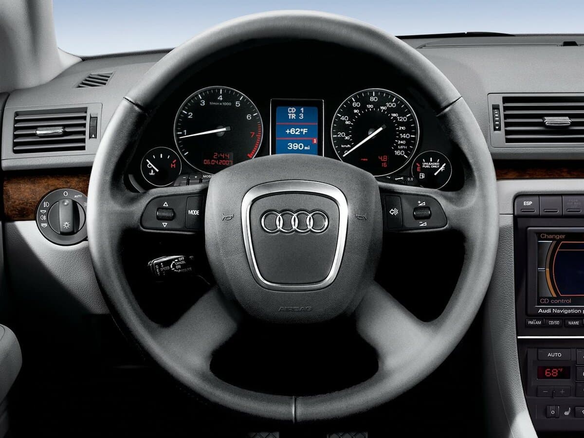 Audi A4 III (B7) — Sükan