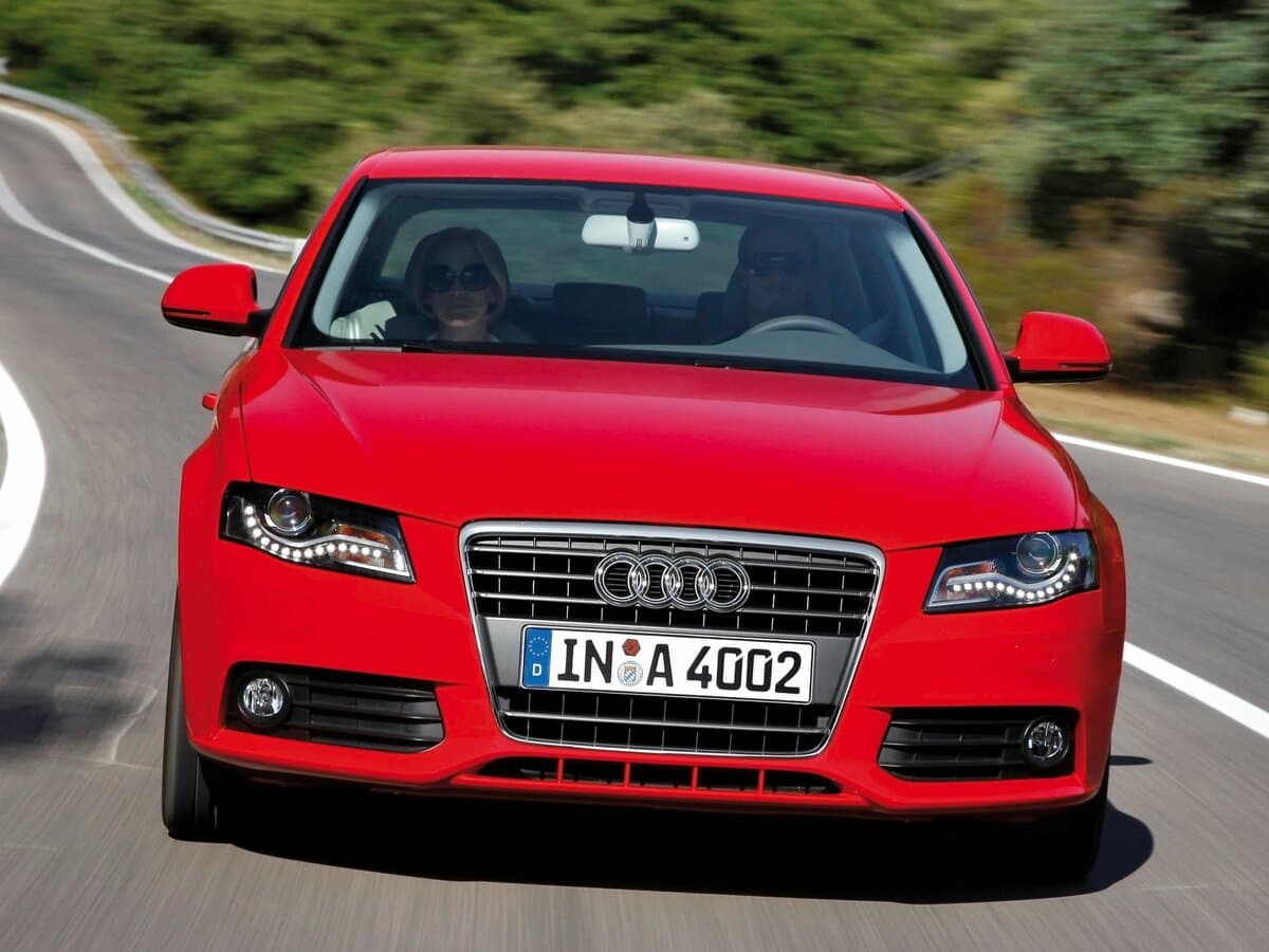 Audi A4 IV (B8) — Öndən