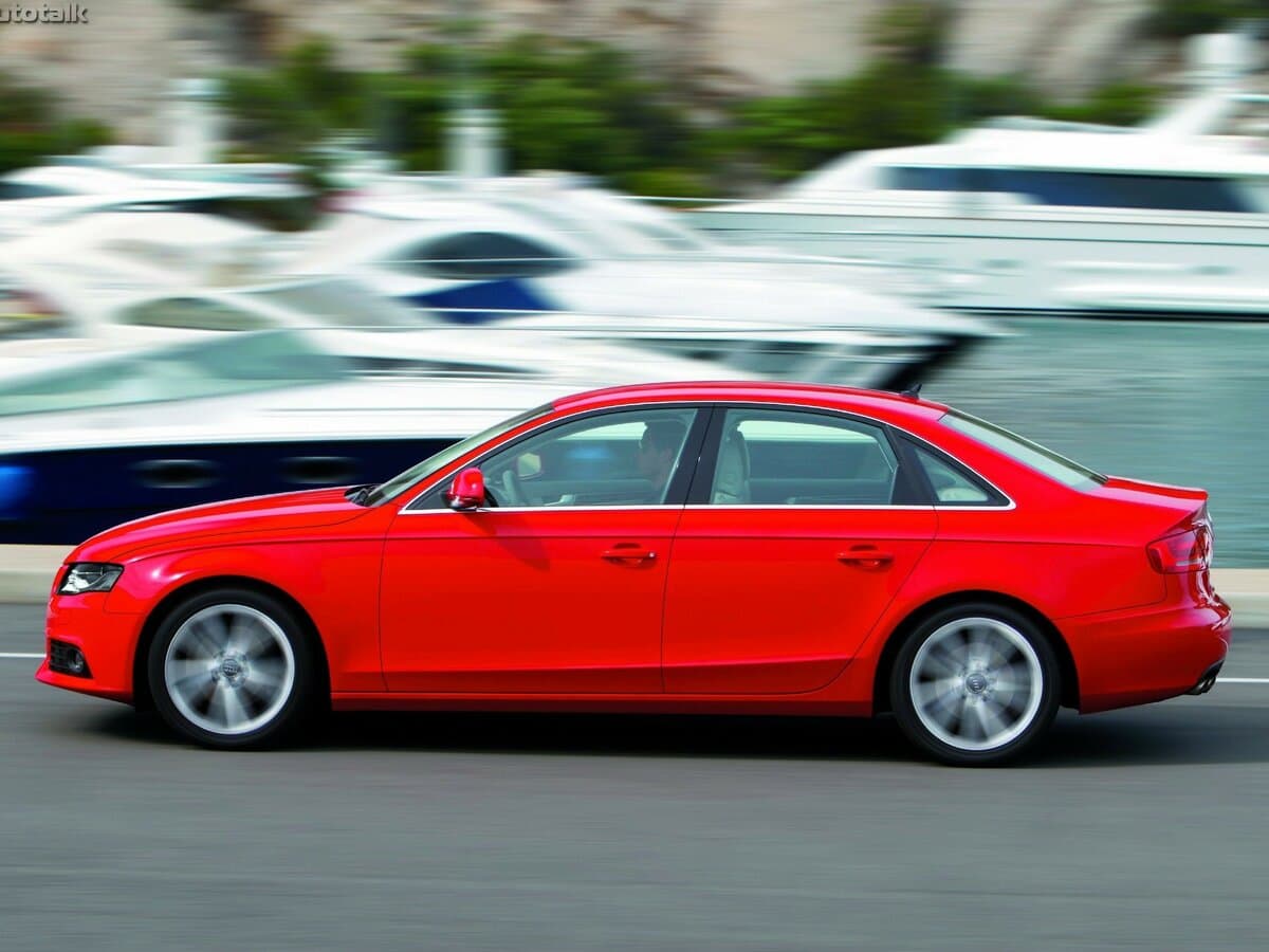 Audi A4 IV (B8) — Yandan