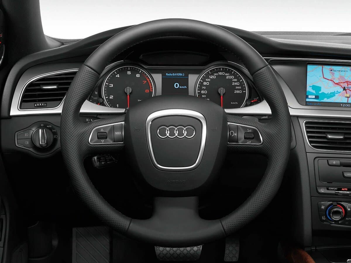 Audi A4 IV (B8) — Sükan