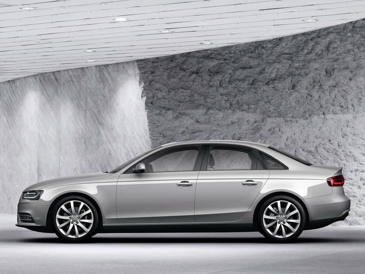 Audi A4 IV (B8) Restayling — Yandan