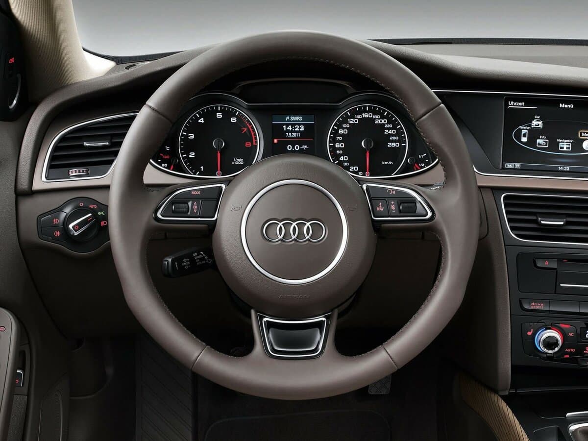 Audi A4 IV (B8) Restayling — Sükan
