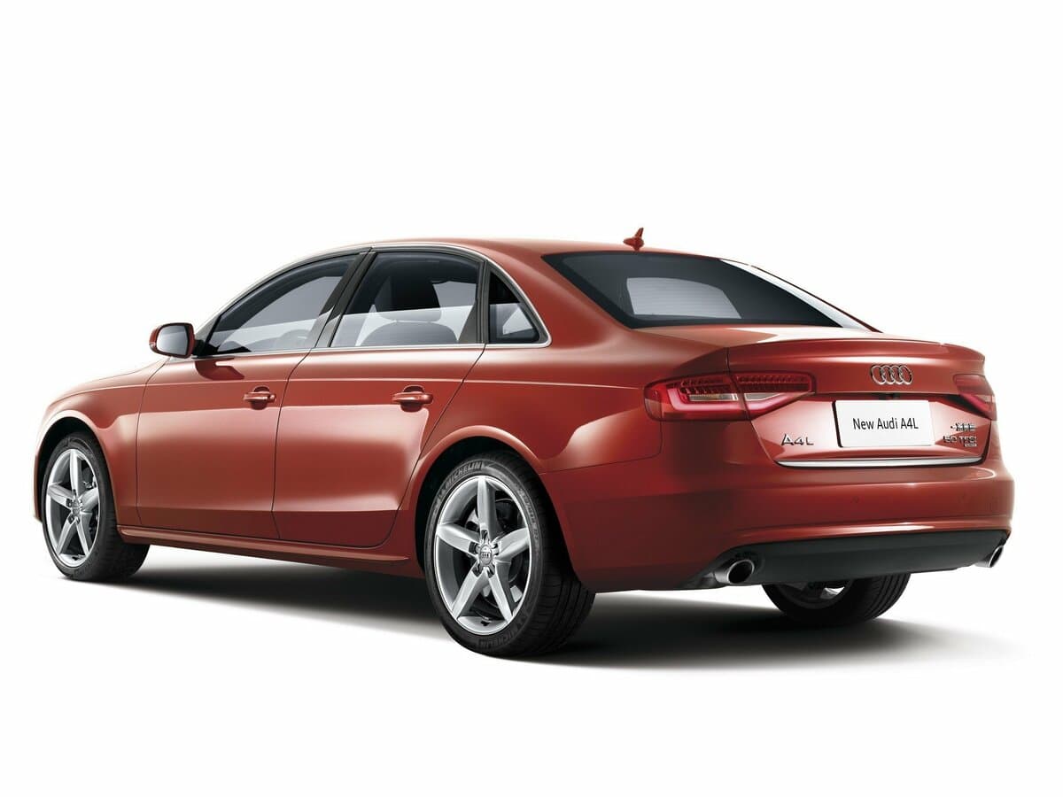 Audi A4 IV (B8) Restayling — 3/4 arxadan