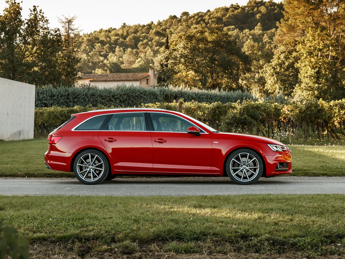 Audi A4 V (B9) — Yandan