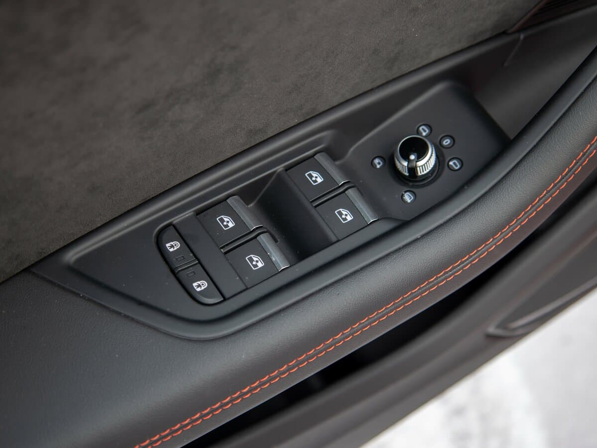 Audi A4 V (B9) Restayling — Qapı