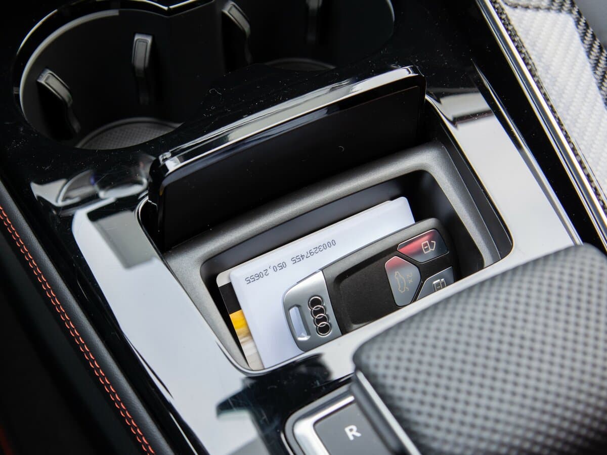 Audi A4 V (B9) Restayling — Salon, arxadan