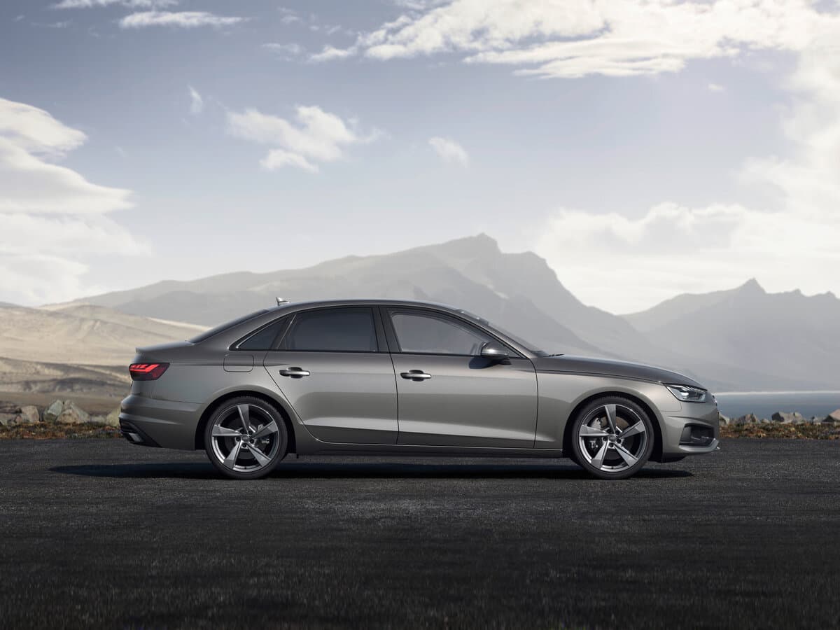 Audi A4 V (B9) Restayling — Yandan