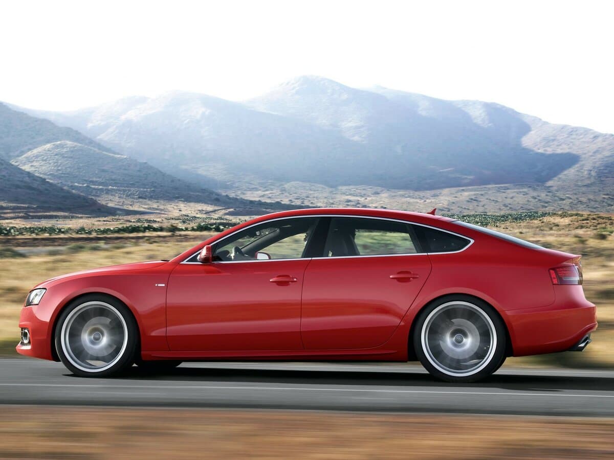 Audi A5 I (8T) — Yandan