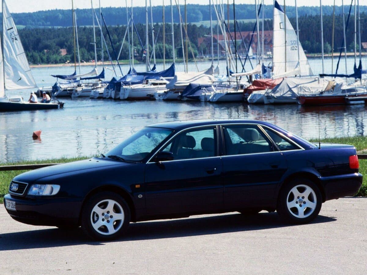 Audi A6 I (C4) — Yandan
