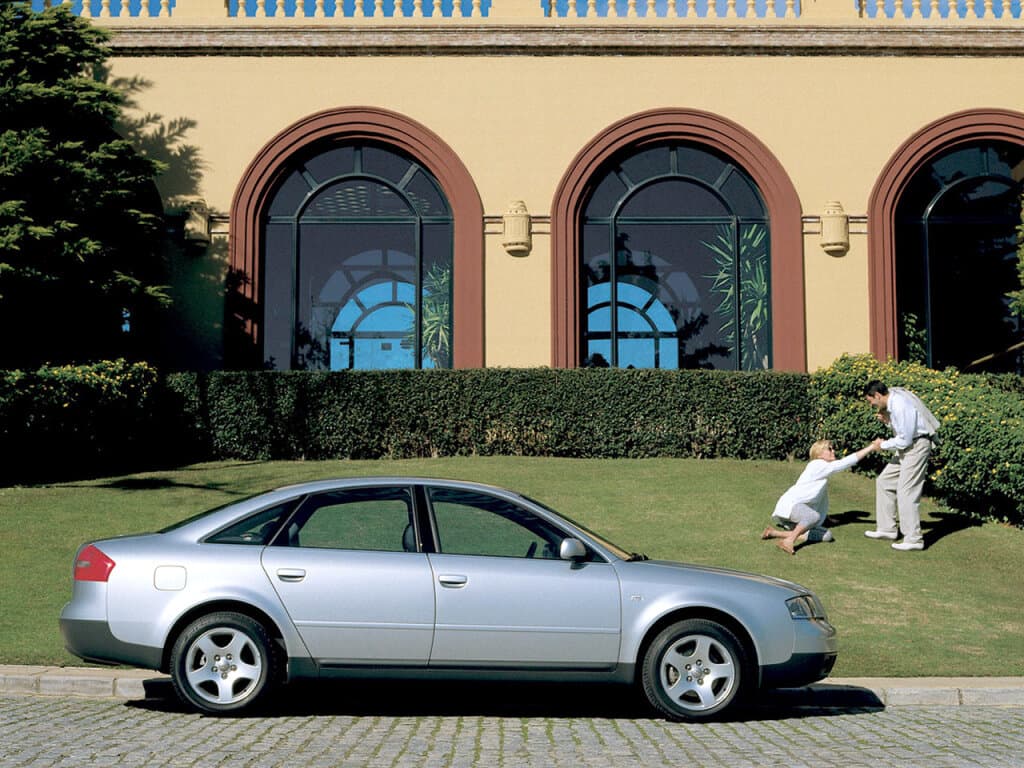 Audi A6 II (C5) — Yandan