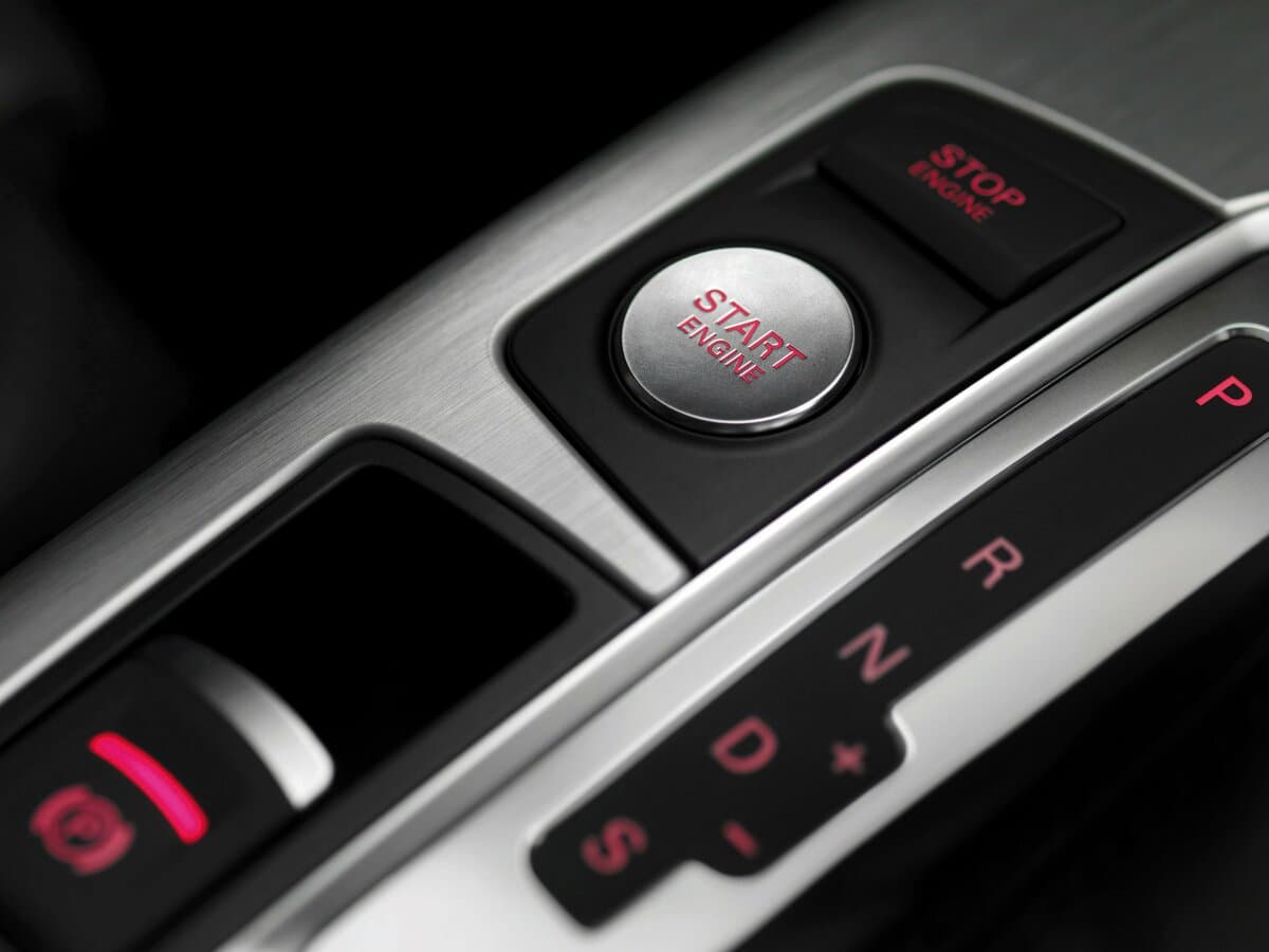 Audi A6 III (C6) Restayling — Salon, öndən