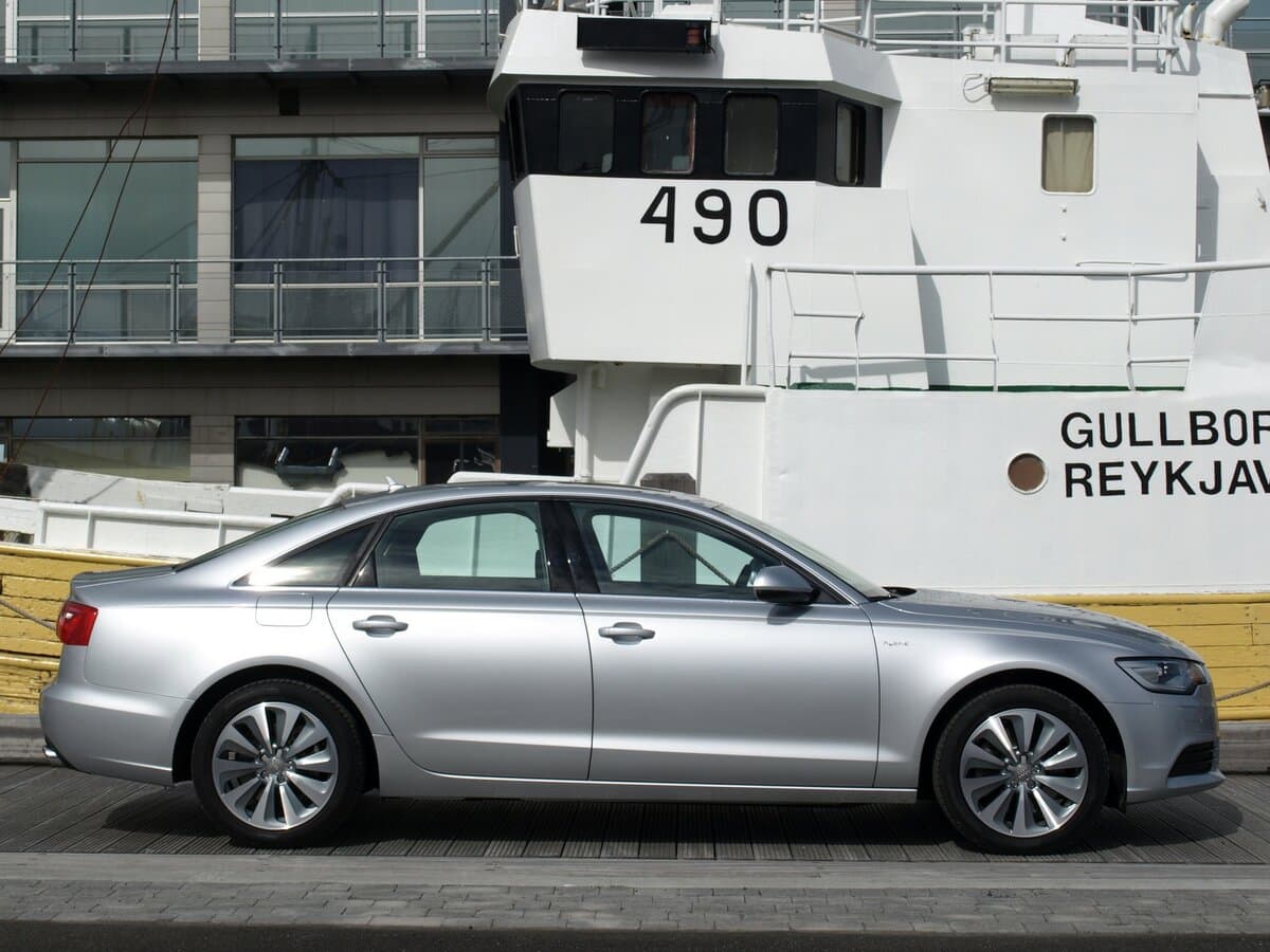 Audi A6 IV (C7) — Yandan