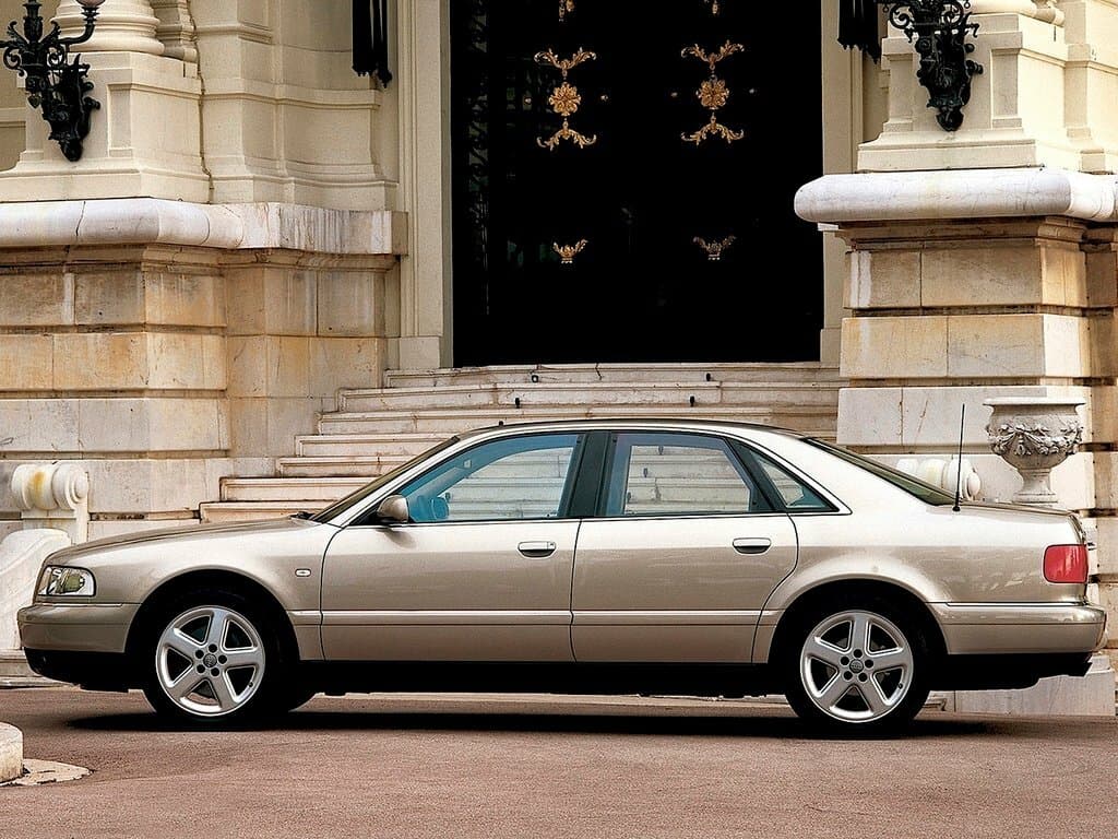 Audi A8 I (D2) Restayling — Yandan