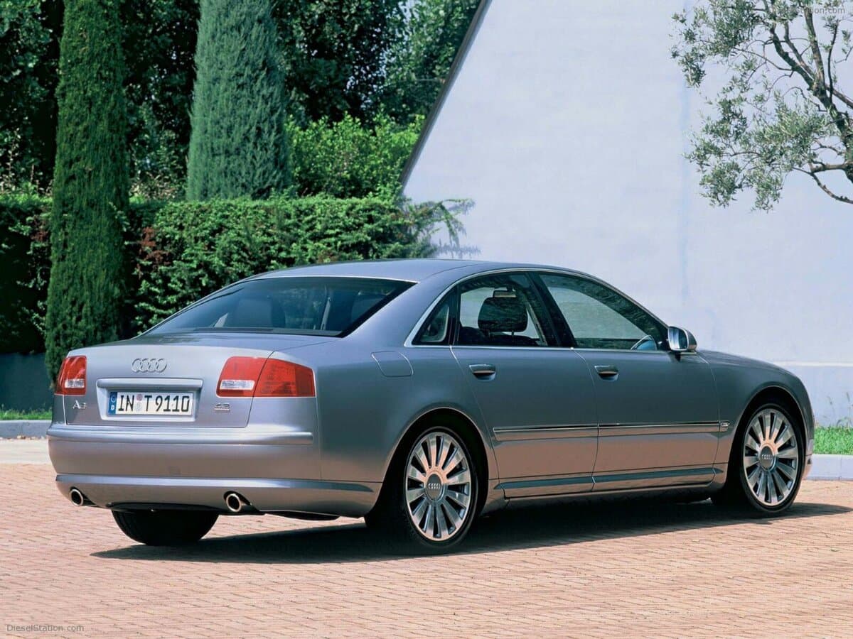 Audi A8 II (D3) — 3/4 arxadan