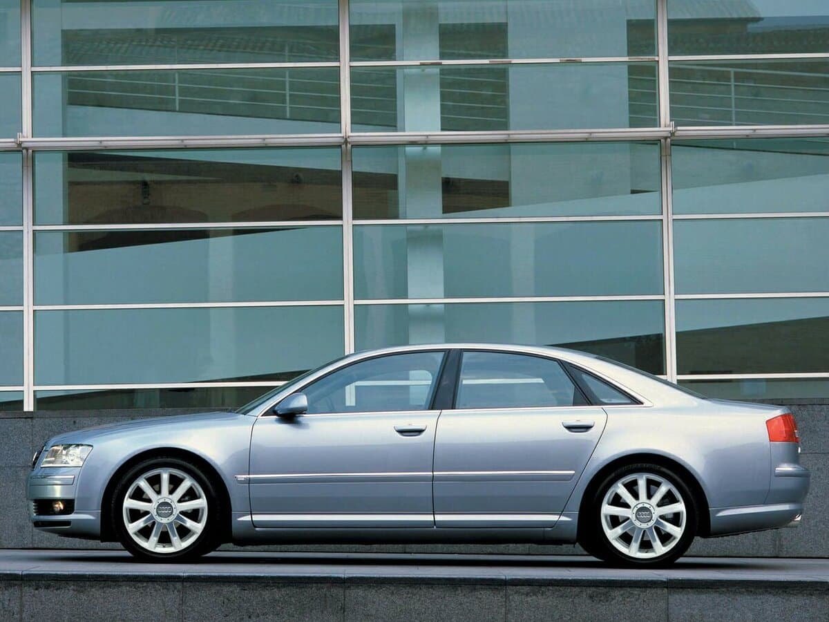 Audi A8 II (D3) — Yandan
