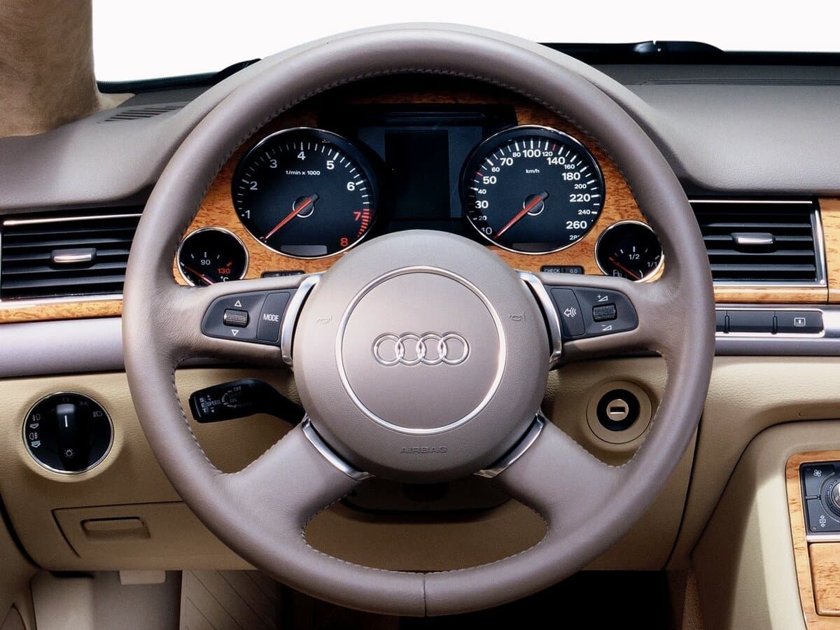 Audi A8 II (D3) — Sükan