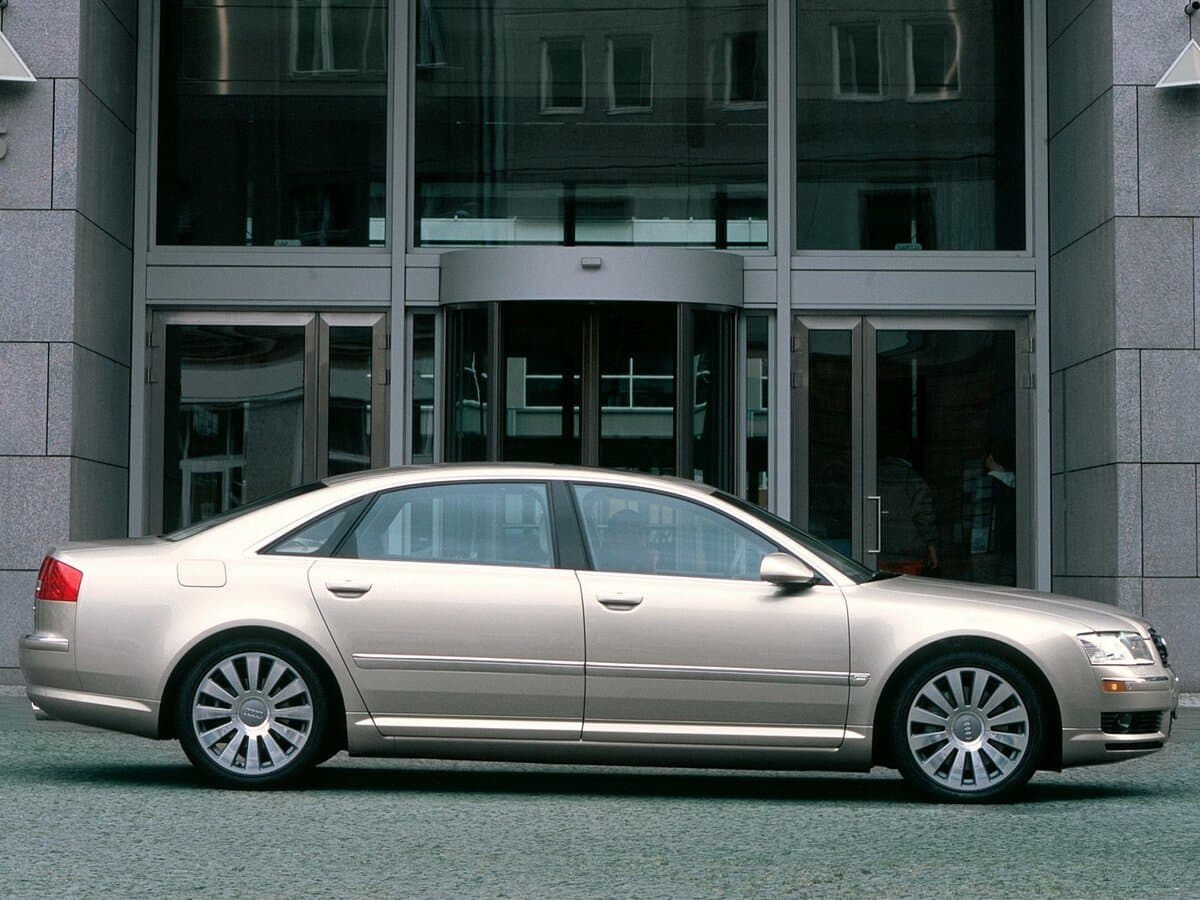 Audi A8 II (D3) — Yandan